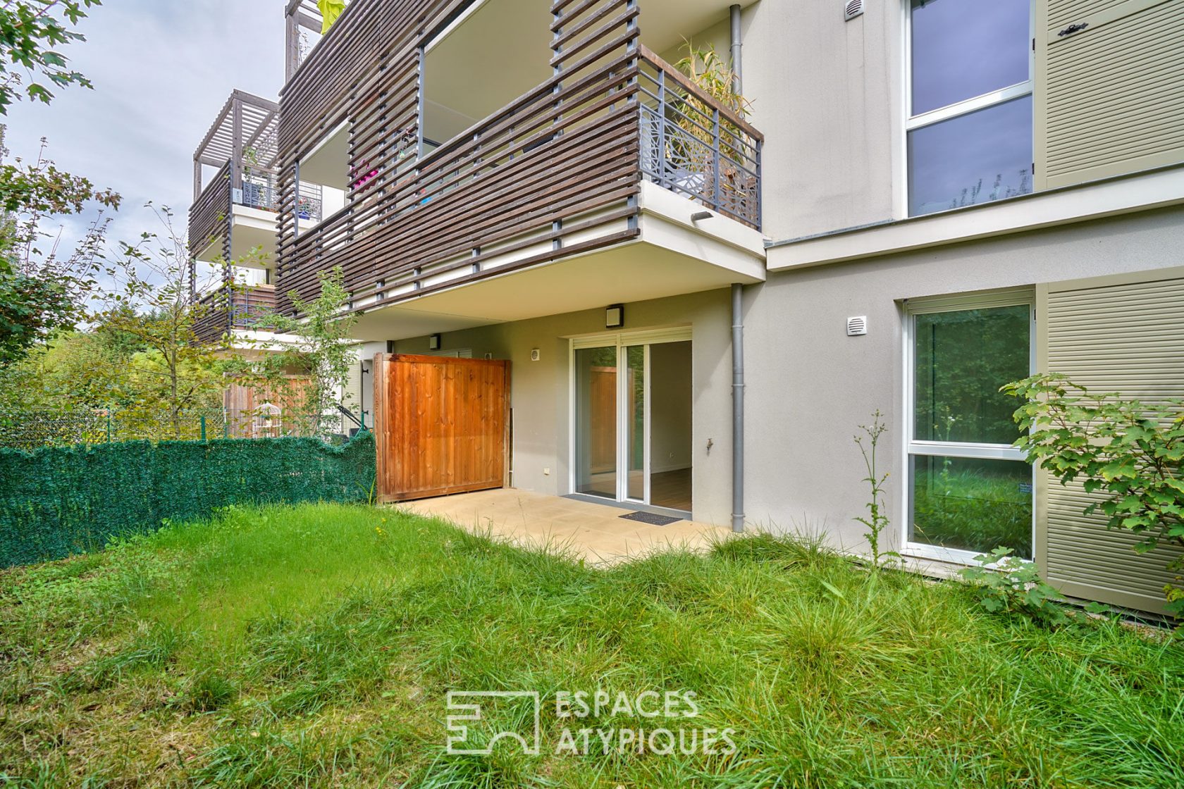 Apartment with terrace and garden