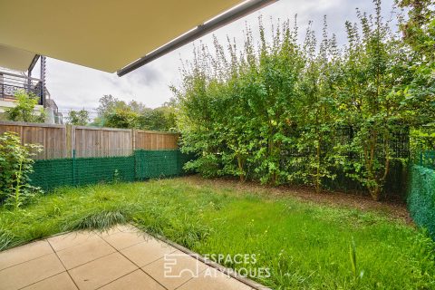 Apartment with terrace and garden