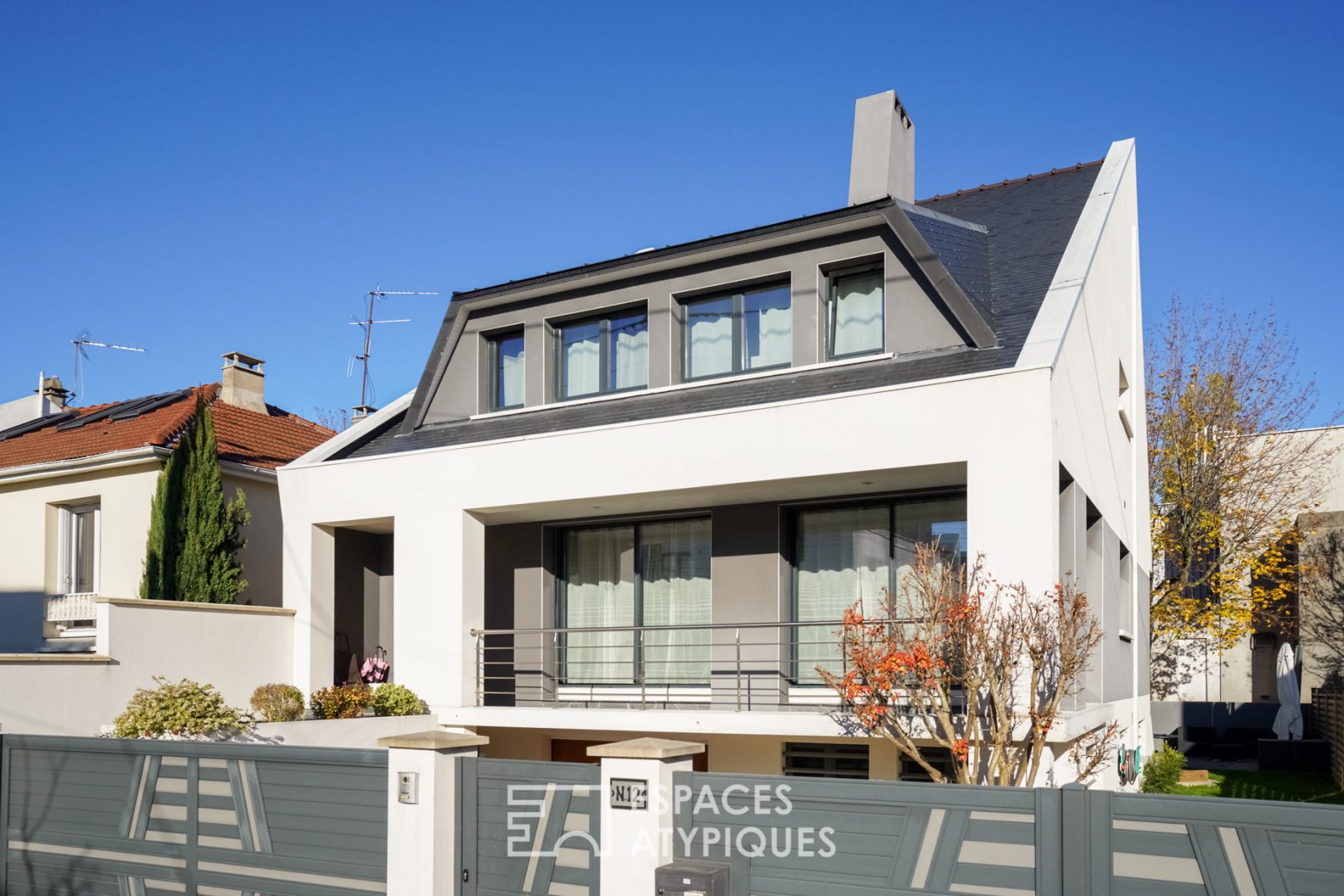 Seventies house reinterpreted in contemporary