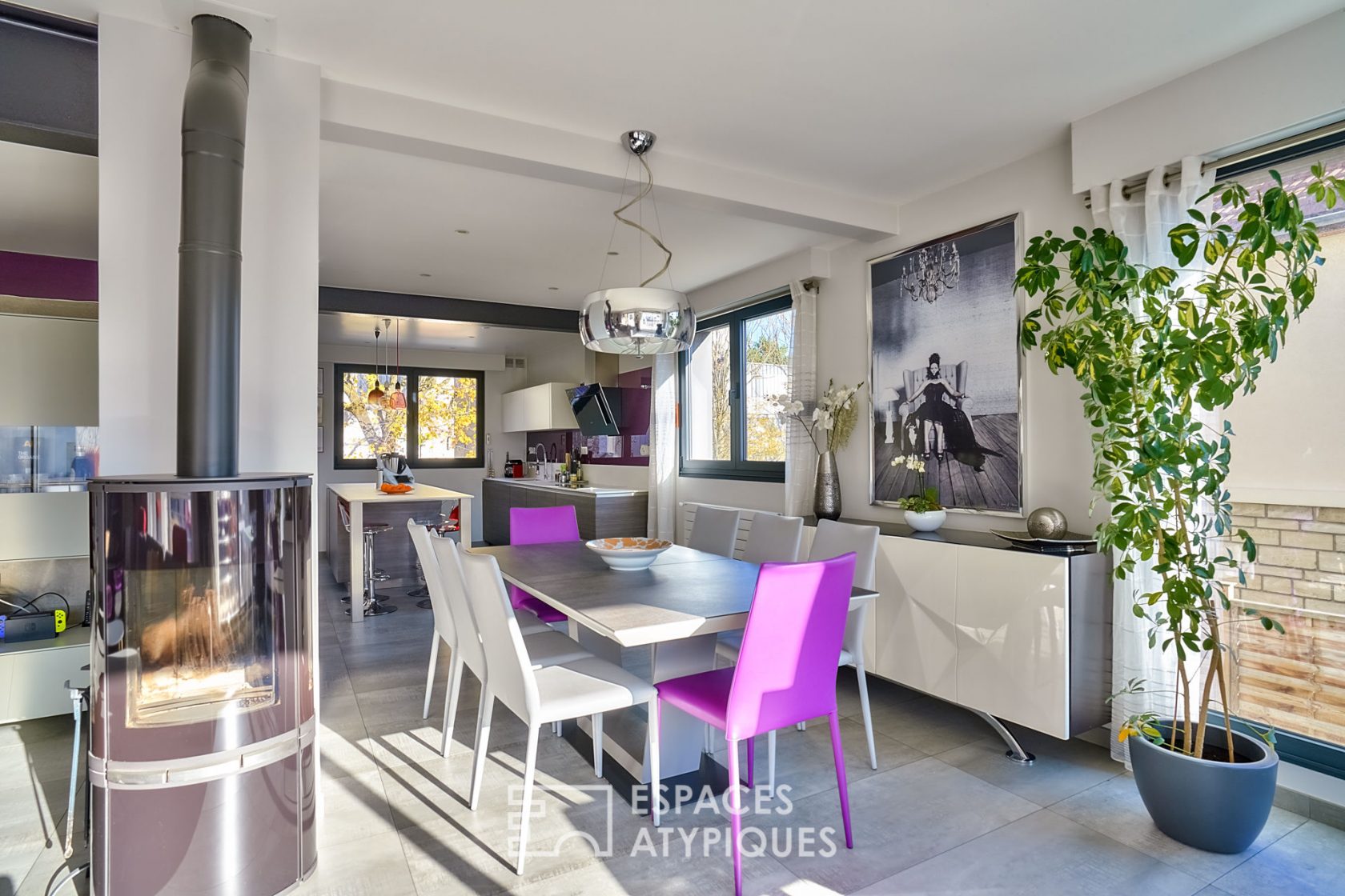 Seventies house reinterpreted in contemporary