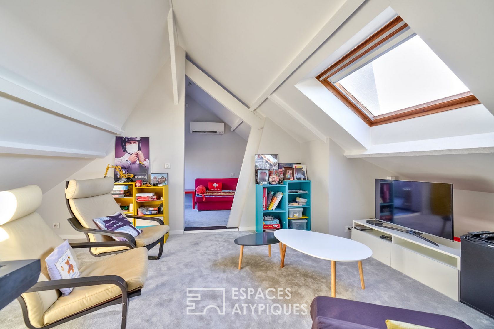 Seventies house reinterpreted in contemporary