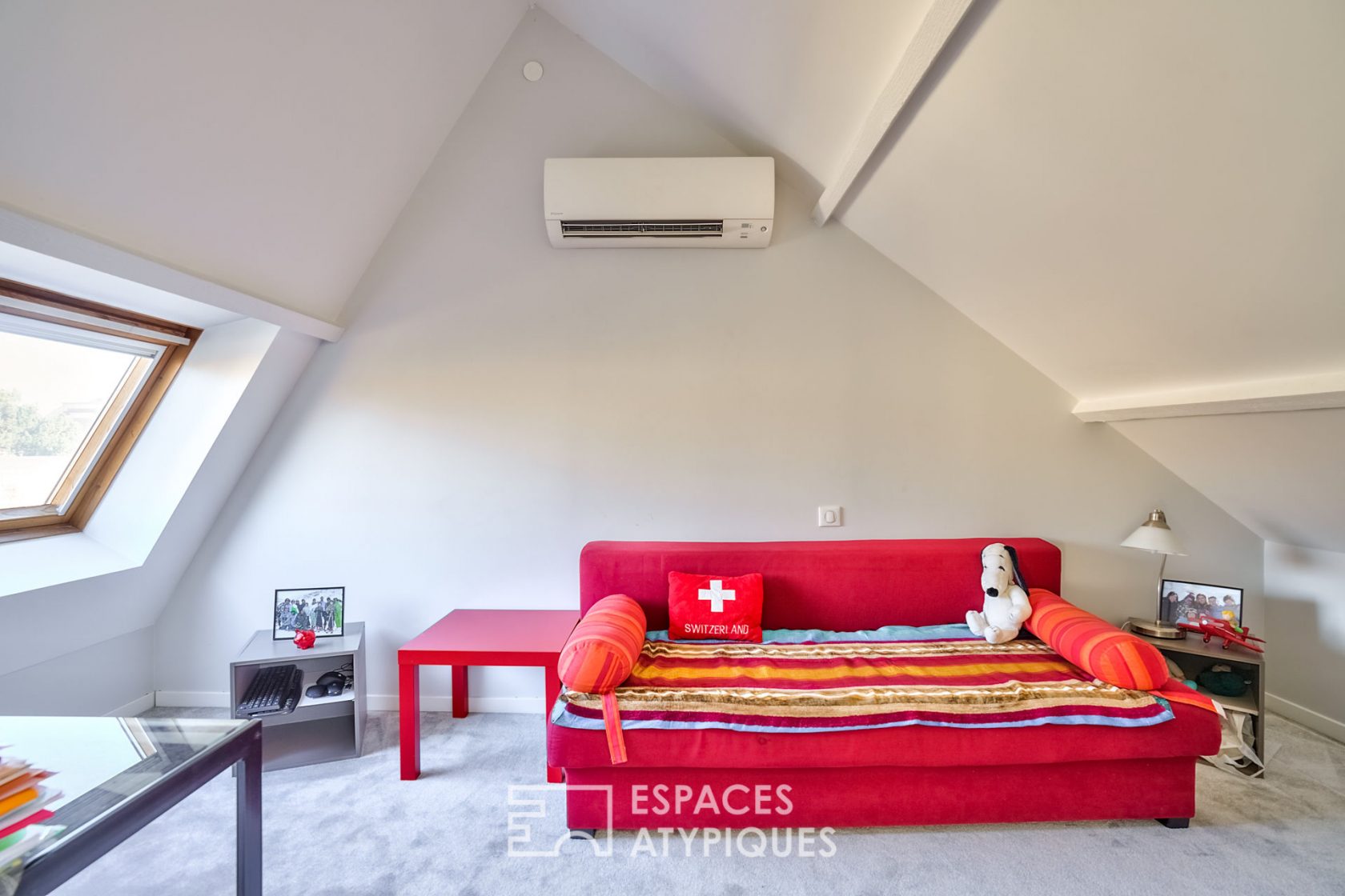Seventies house reinterpreted in contemporary