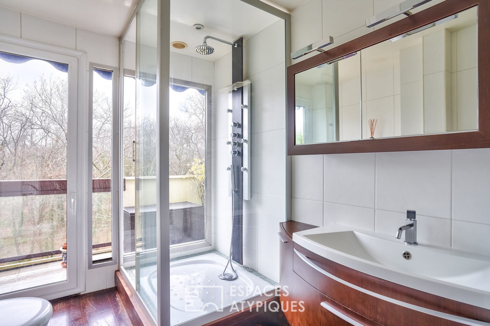 Contemporary in the heart of the Park