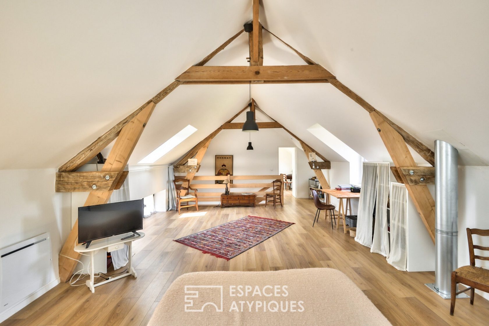 Old barn rehabilitated in the heart of the Rambouillet forest