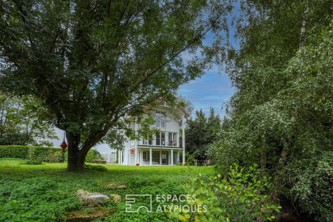 Charming house in the heart of a private island on the banks of the Seine