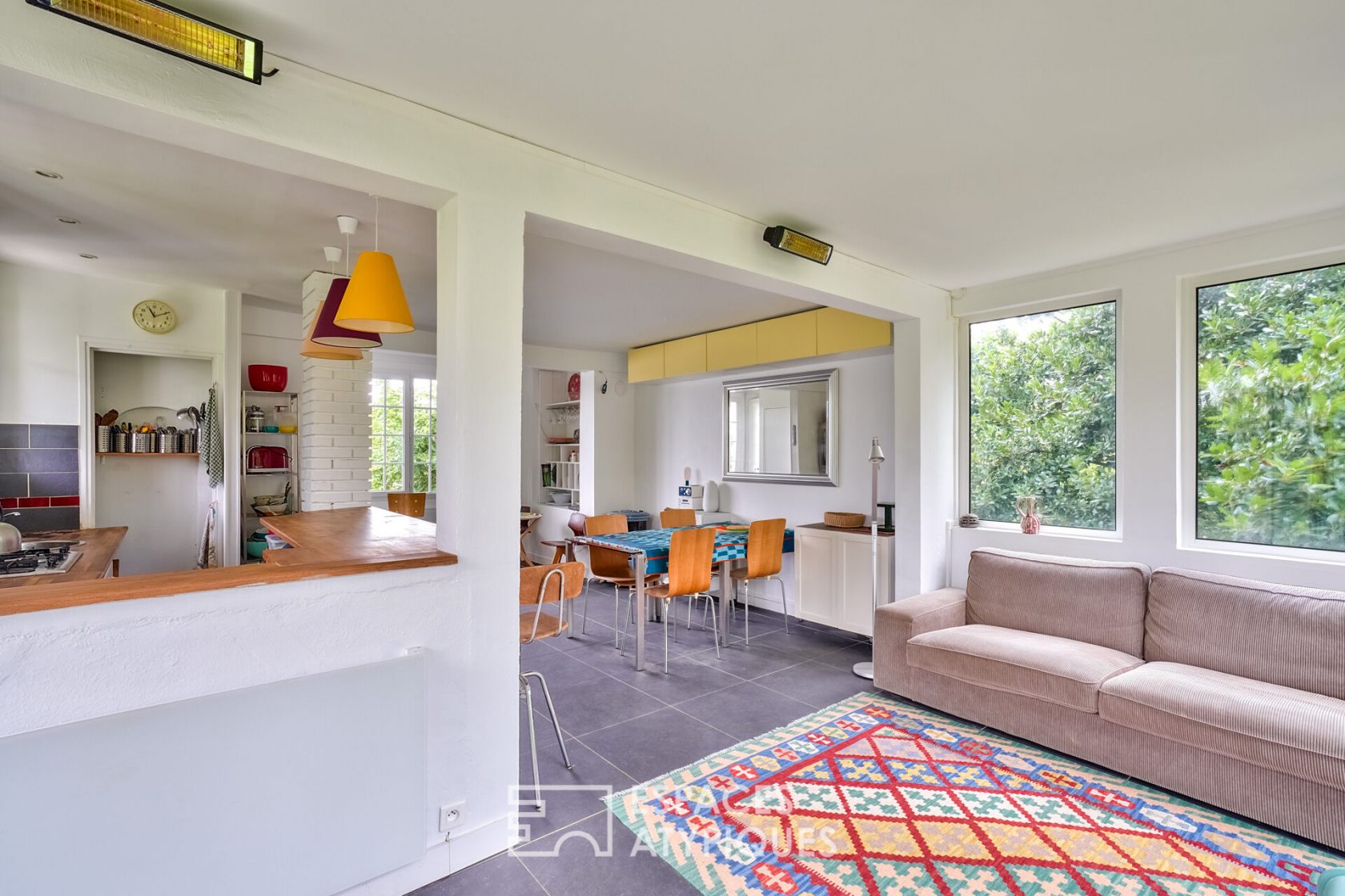 Charming house in the heart of a private island on the banks of the Seine