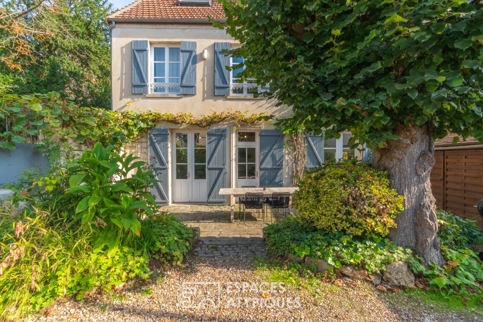 Maison de ville avec jardin au coeur du centre historique de Verneuil sur Seine