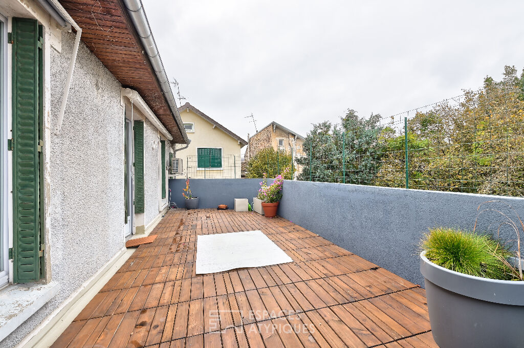 Cocoon duplex with terrace