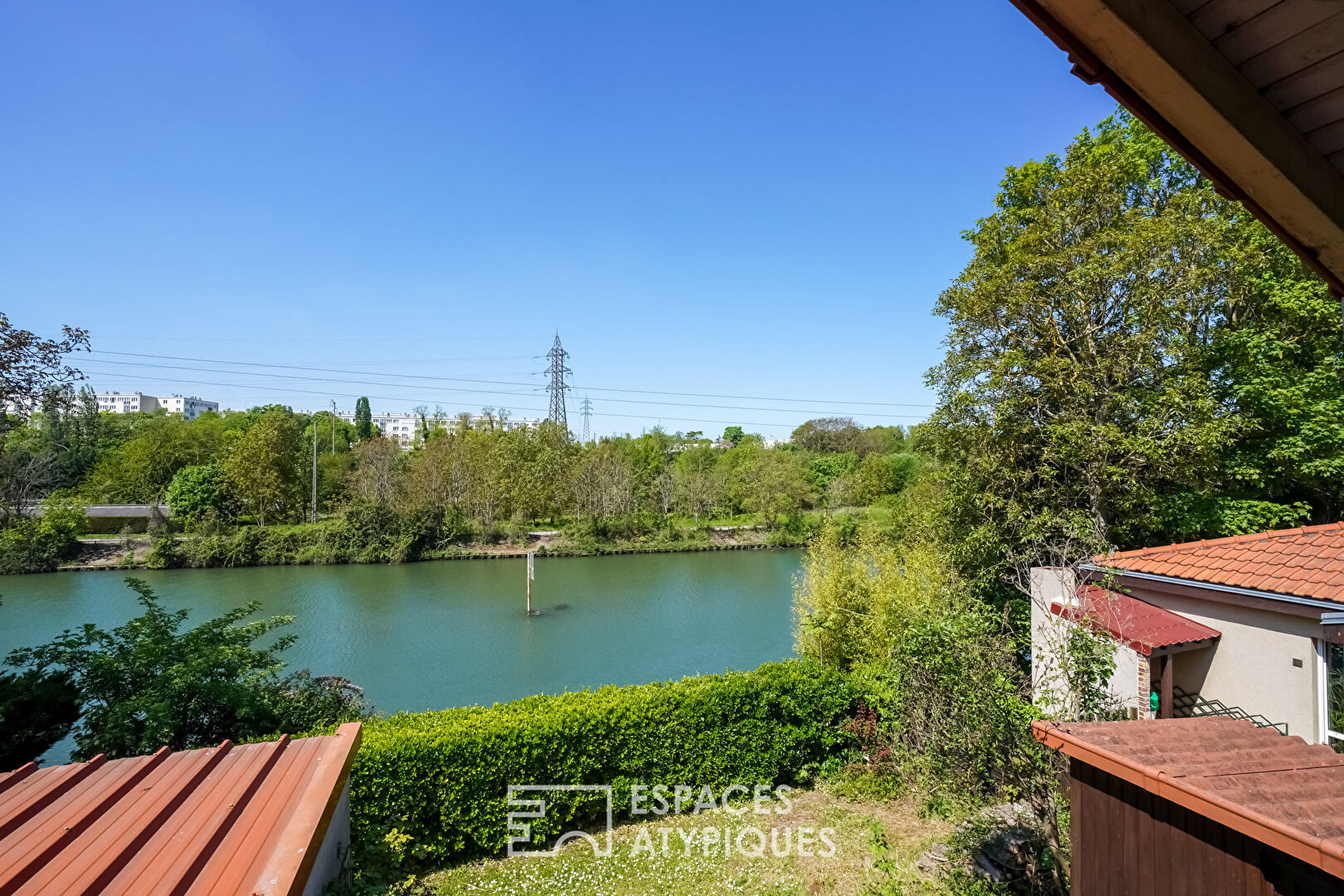 Maisonette with garden on an island