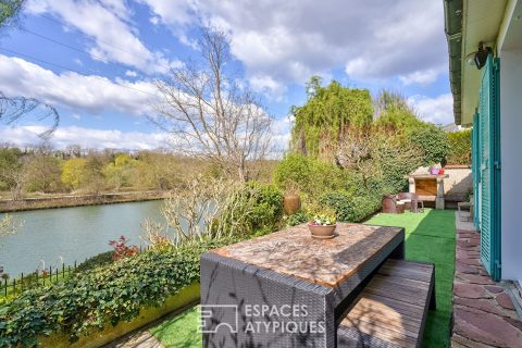 Maisonette with view and its outbuilding on an island