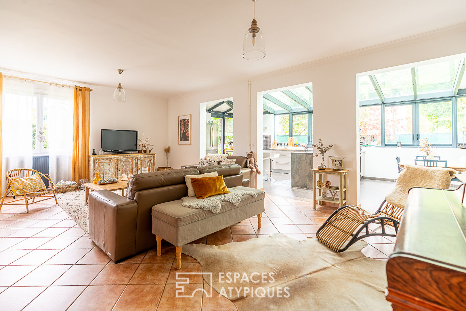 Family home with warm elegance in the heart of the city