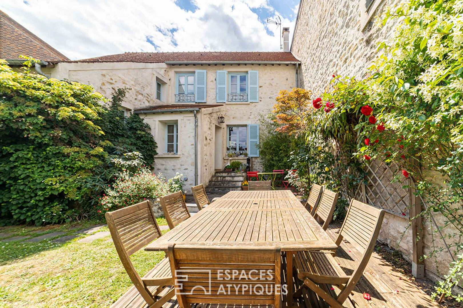 Family house with garden in the heart of the historic center of Verneuil sur Seine