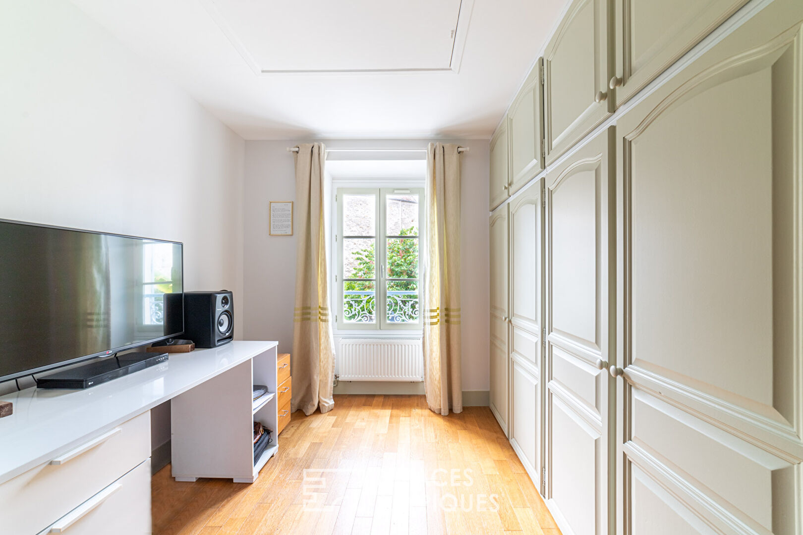 Family house with garden in the heart of the historic center of Verneuil sur Seine