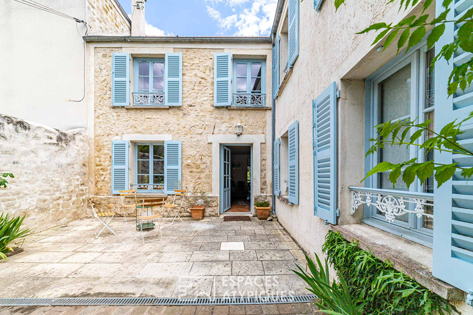 Family house with garden in the heart of the historic center of Verneuil sur Seine