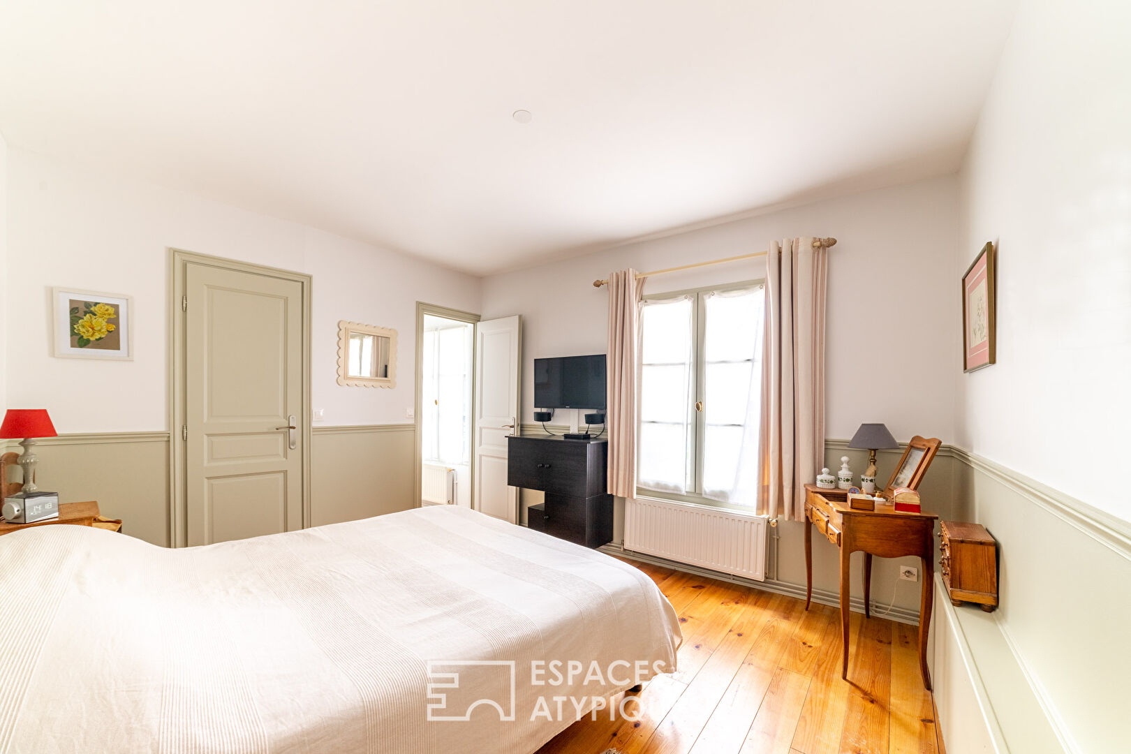 Family house with garden in the heart of the historic center of Verneuil sur Seine