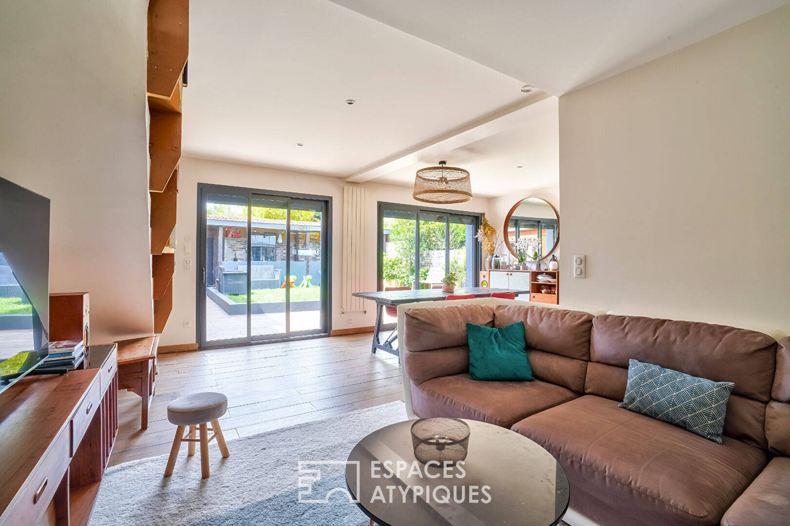 House with a cozy chic atmosphere and its intimate garden.