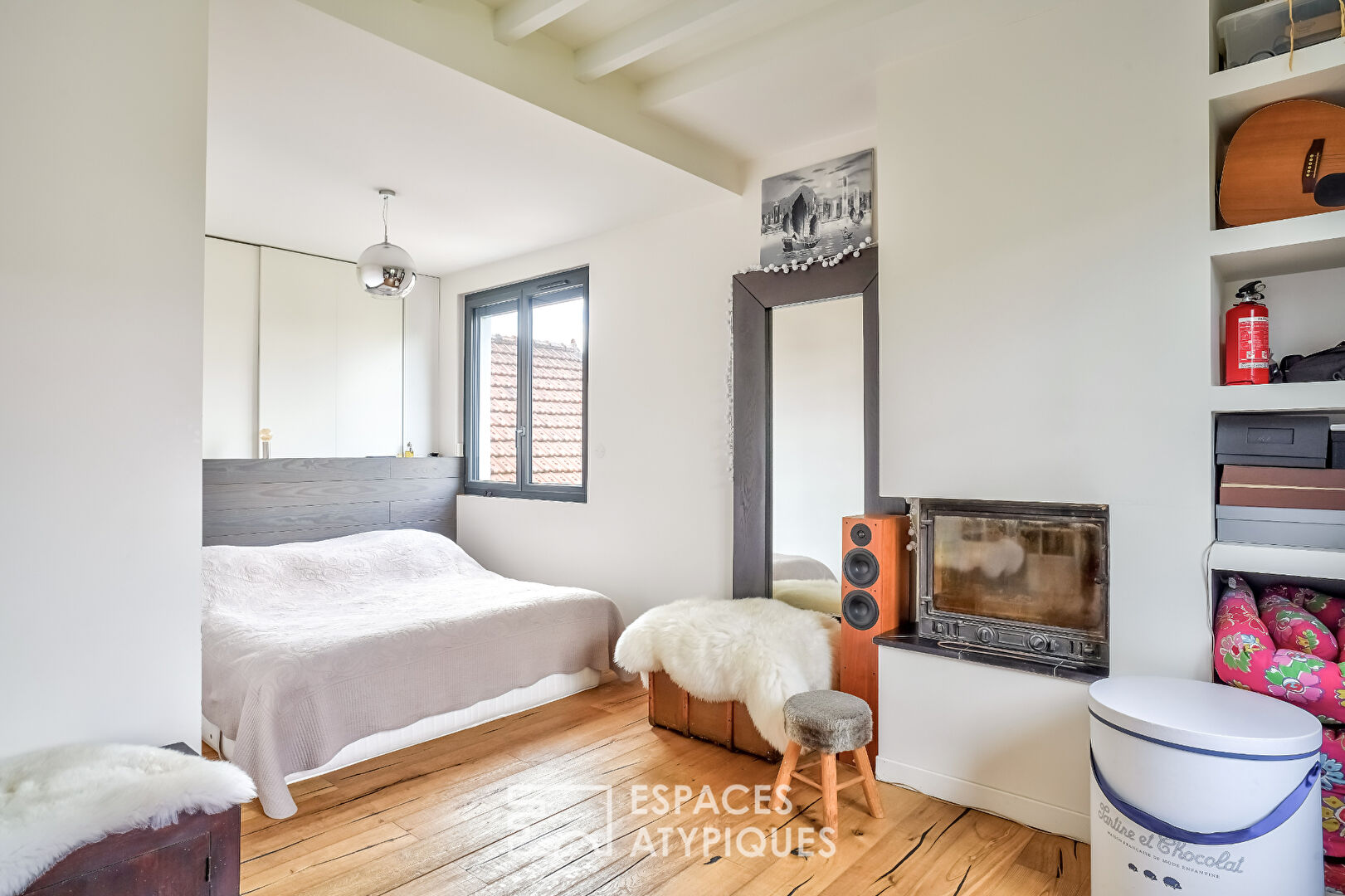 House with a cozy chic atmosphere and its intimate garden.