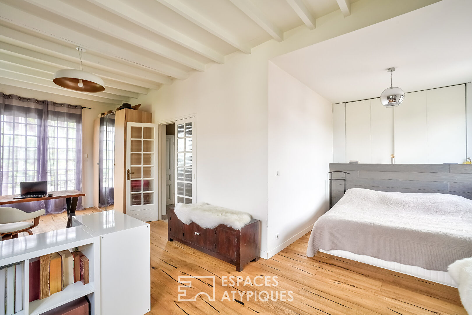 House with a cozy chic atmosphere and its intimate garden.