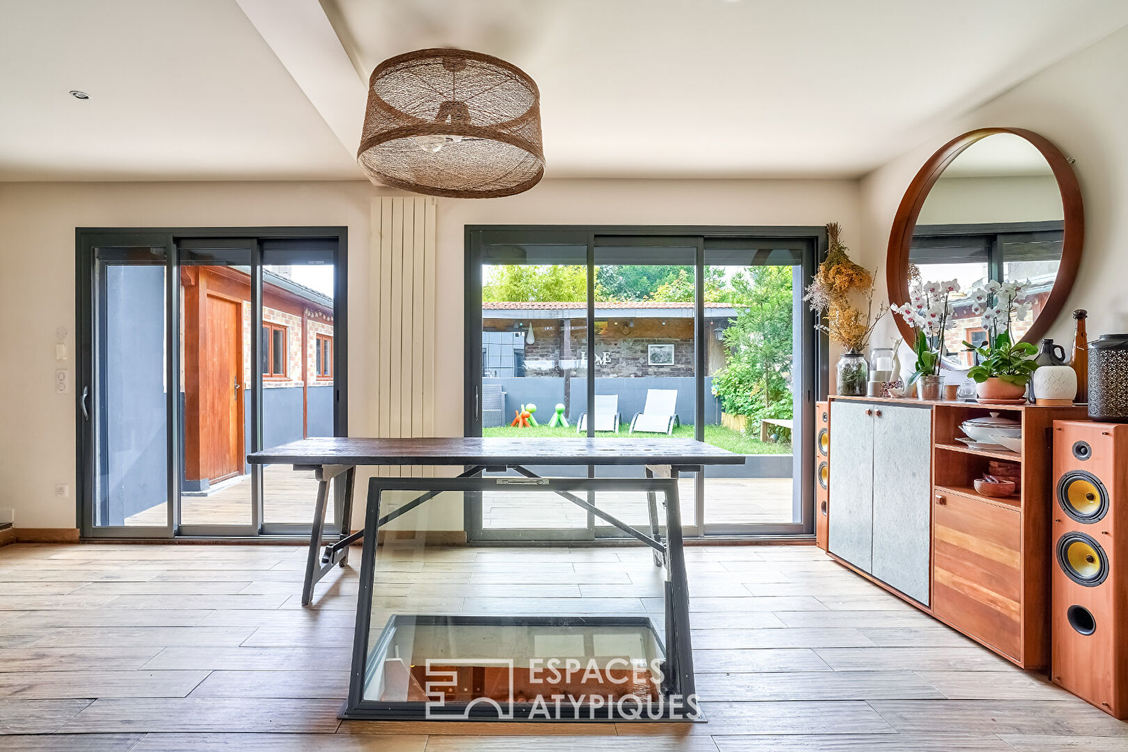 House with a cozy chic atmosphere and its intimate garden.