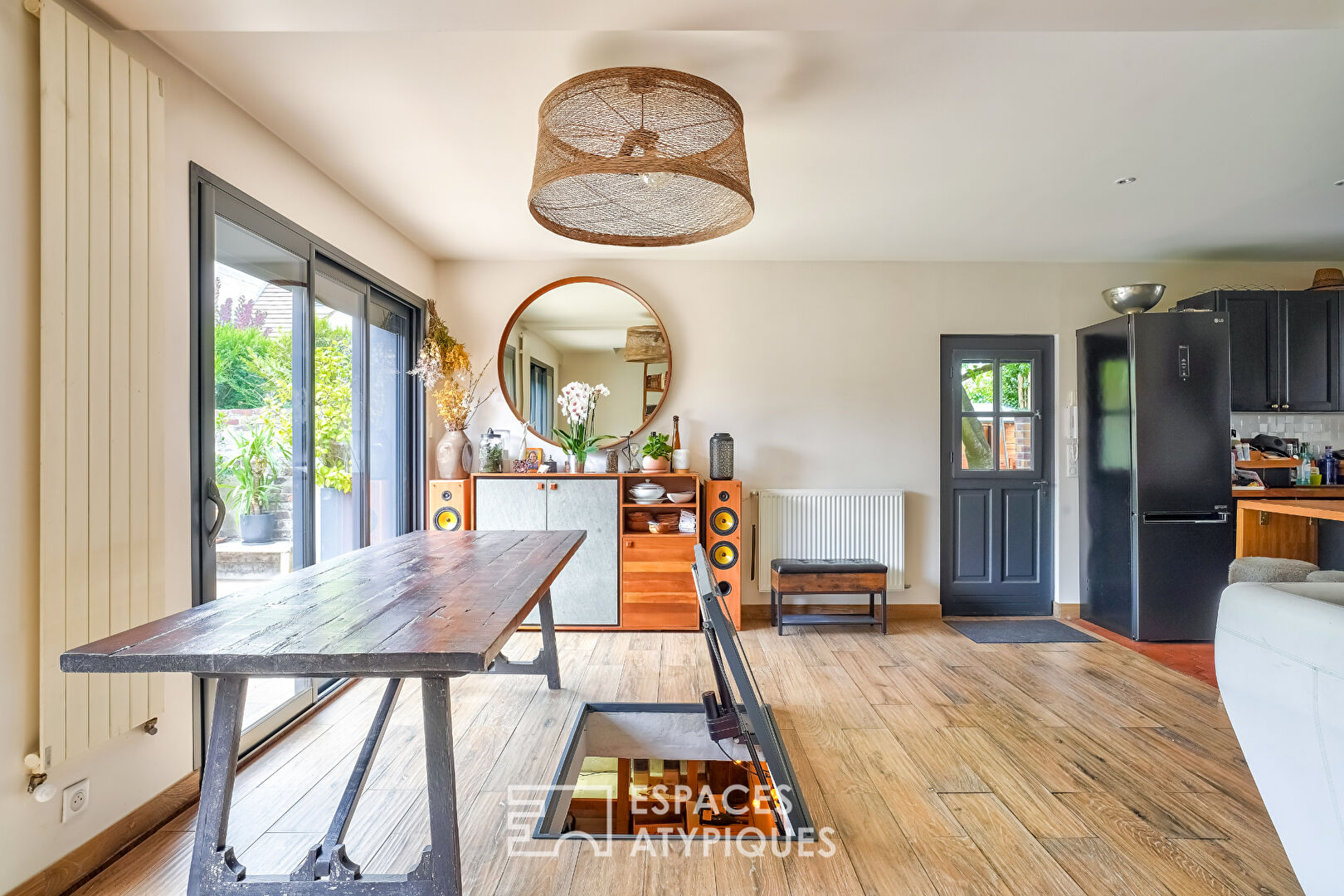 House with a cozy chic atmosphere and its intimate garden.