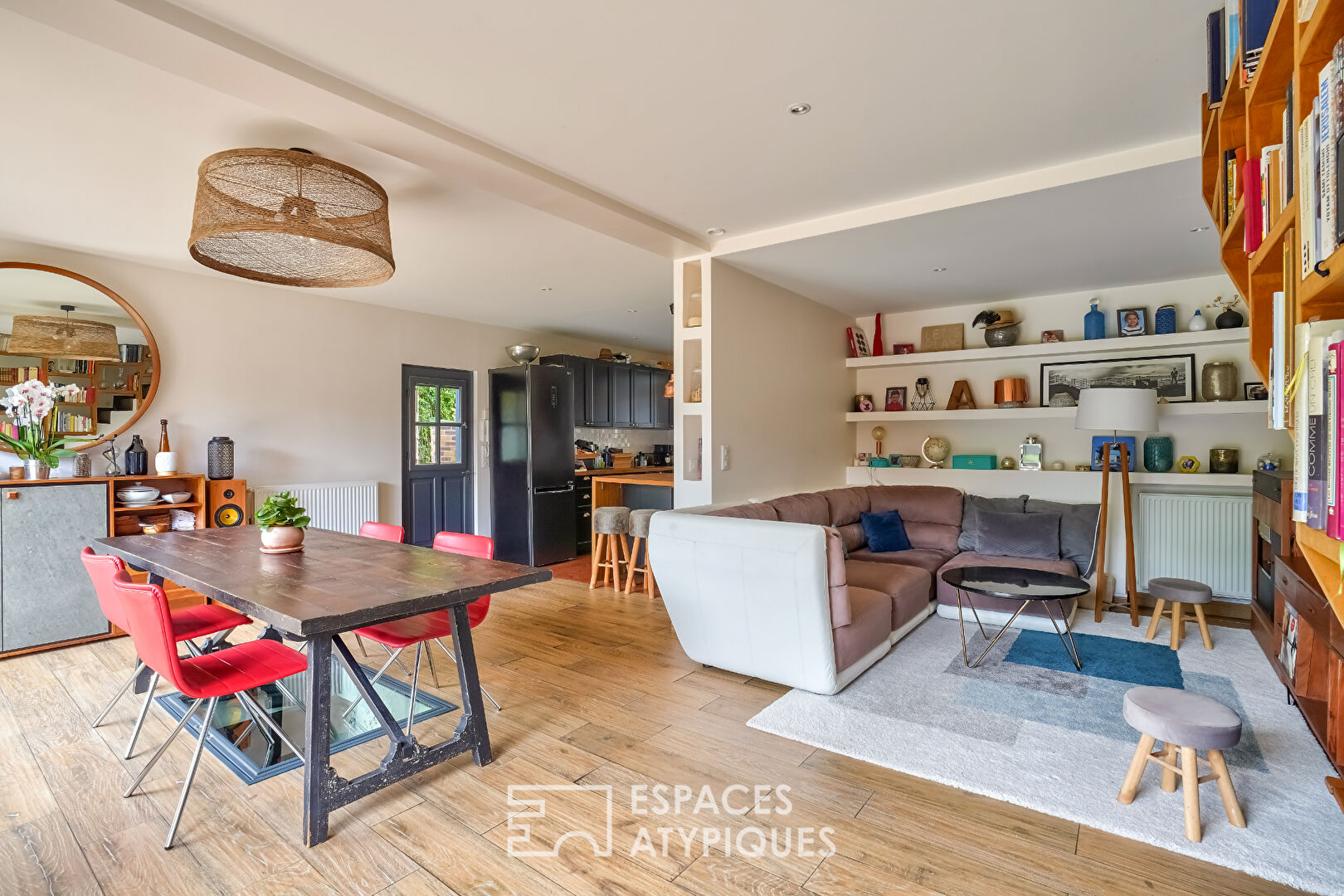 House with a cozy chic atmosphere and its intimate garden.