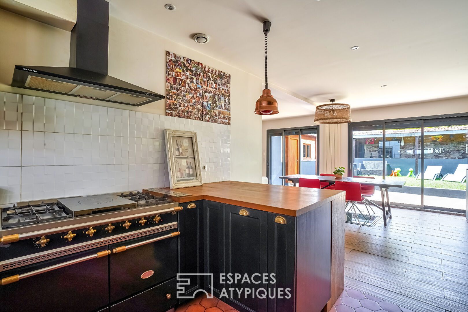 House with a cozy chic atmosphere and its intimate garden.
