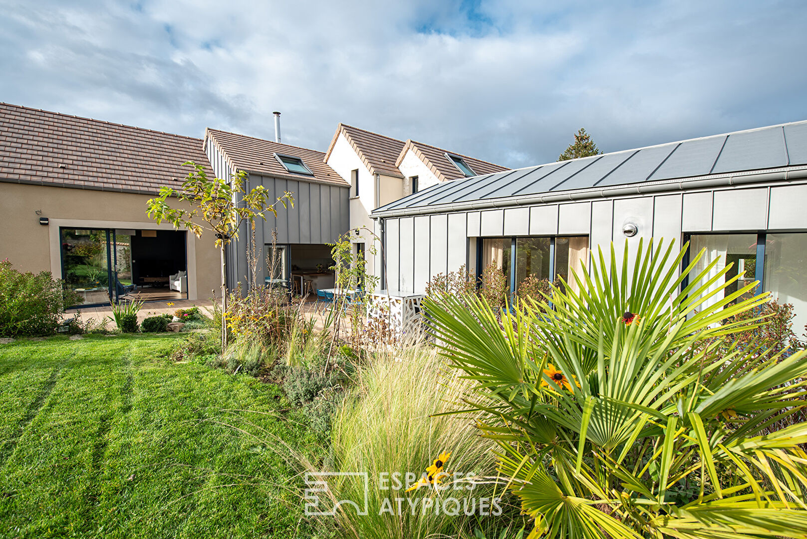 Very nice BBC renovation in a bucolic garden.