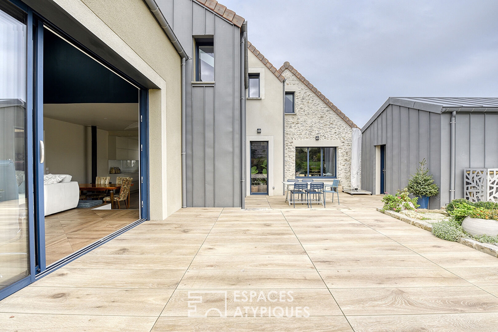 Very nice BBC renovation in a bucolic garden.