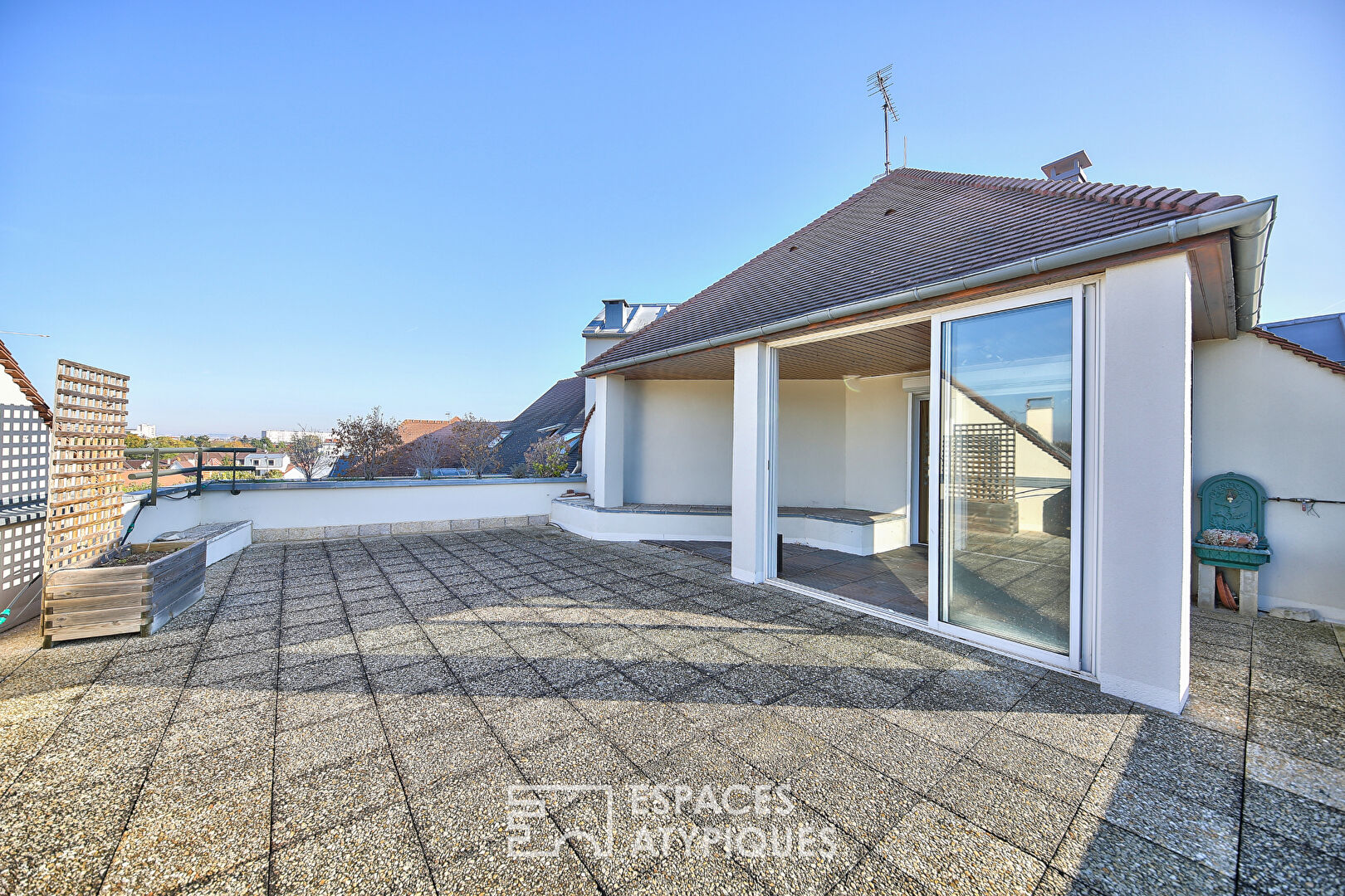 Duplex with large terrace and open view