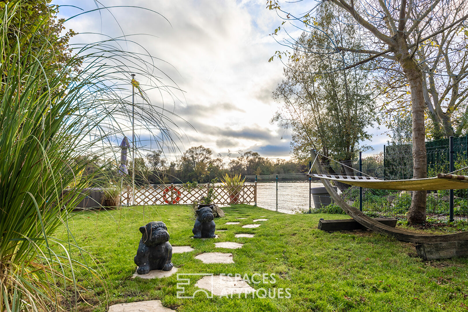 Maison de charme au coeur d’une île privée sur les bords de Seine