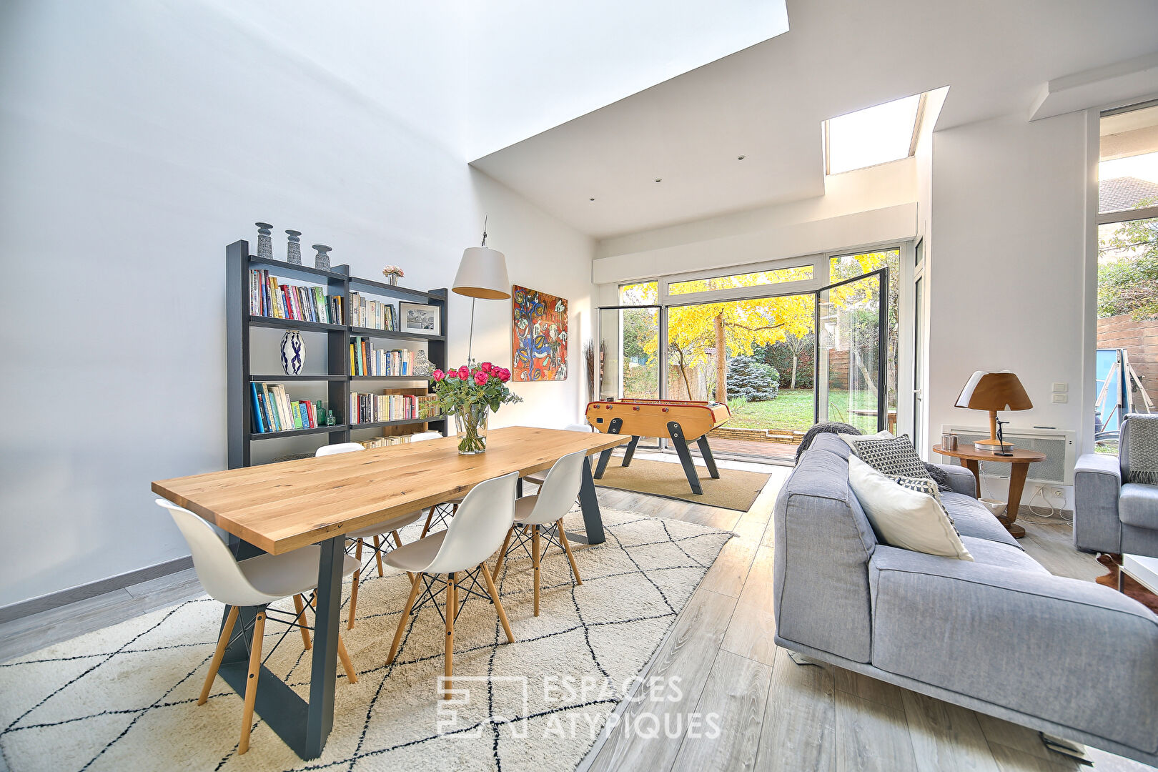 Architect’s house with XL volumes with garden