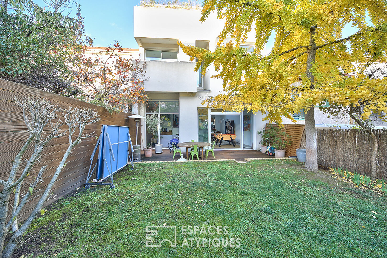 Maison d’architecte aux volumes XL avec jardin