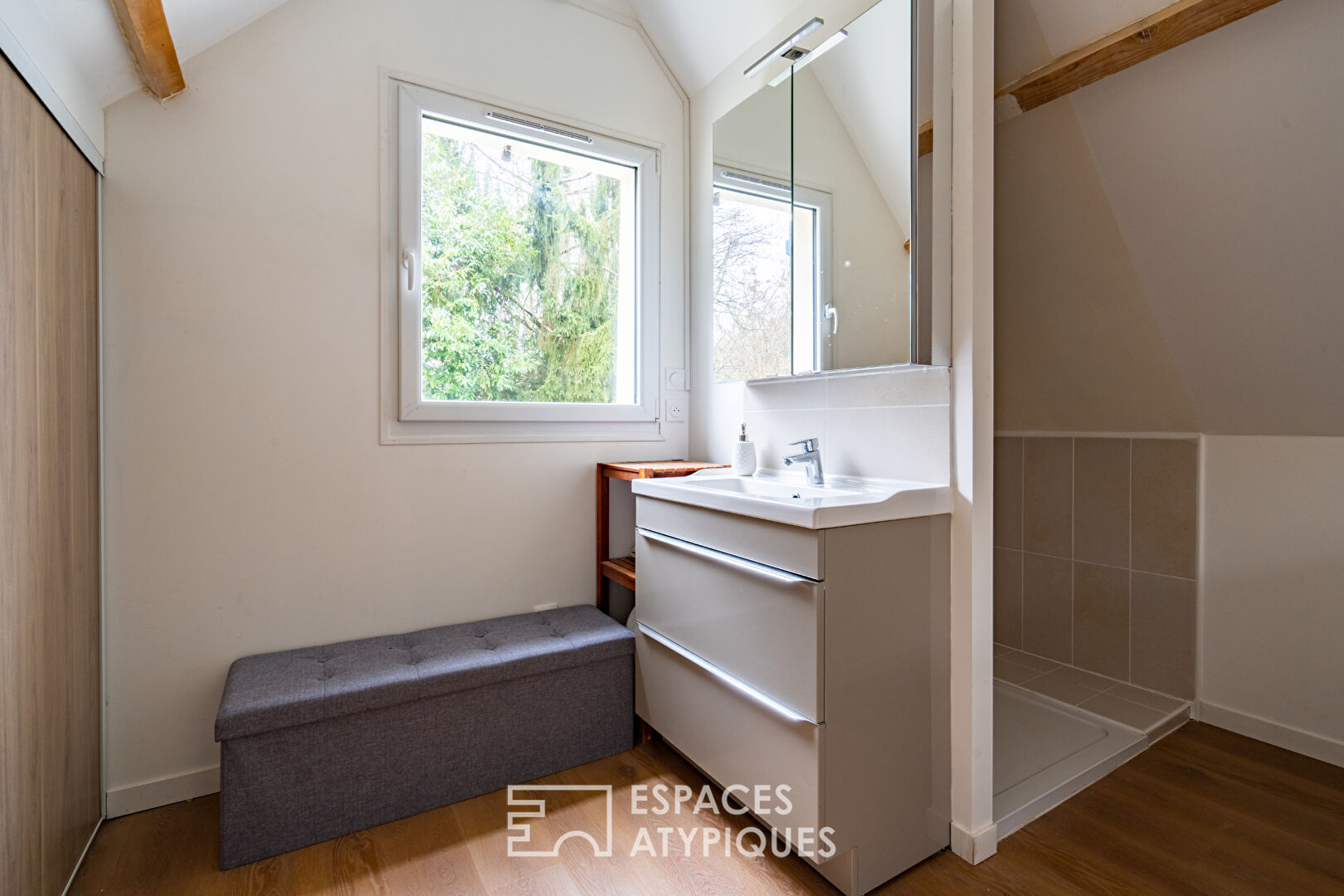 La petite maison dans la prairie et sous bois