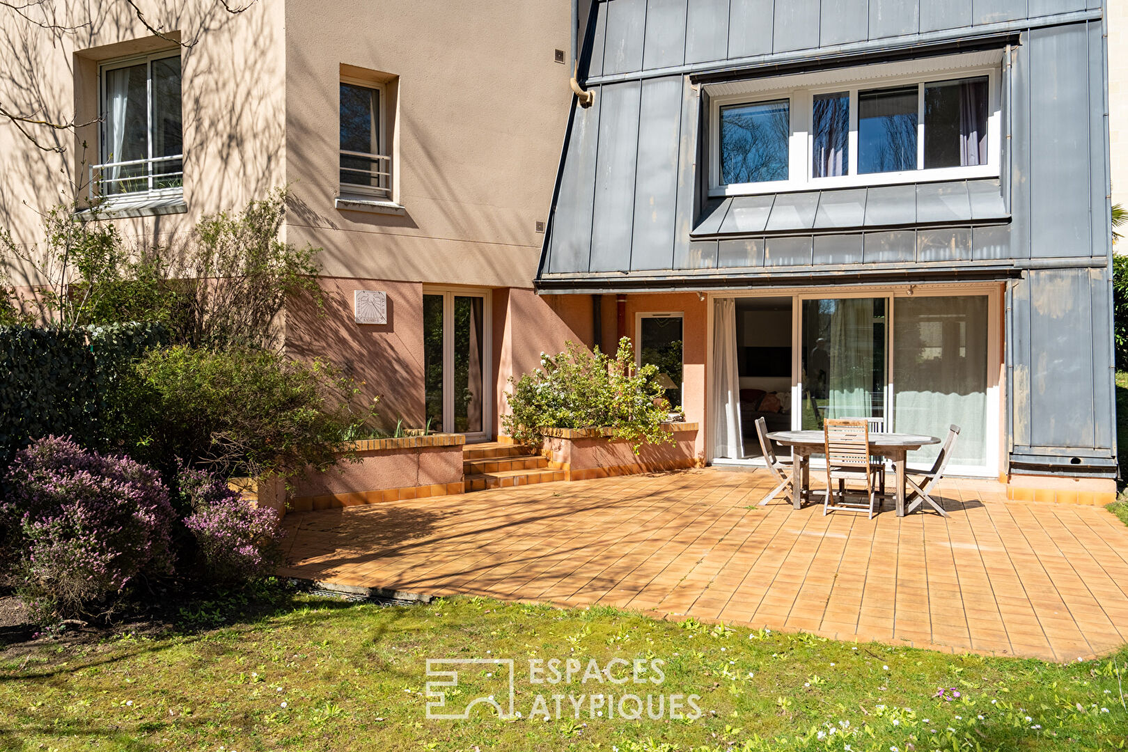 Maison d’architecte avec terrasse et jardin