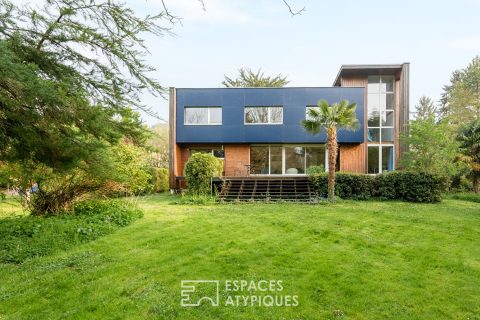 Maison d’architecte ossature bois avec ponton privé en bords de Seine