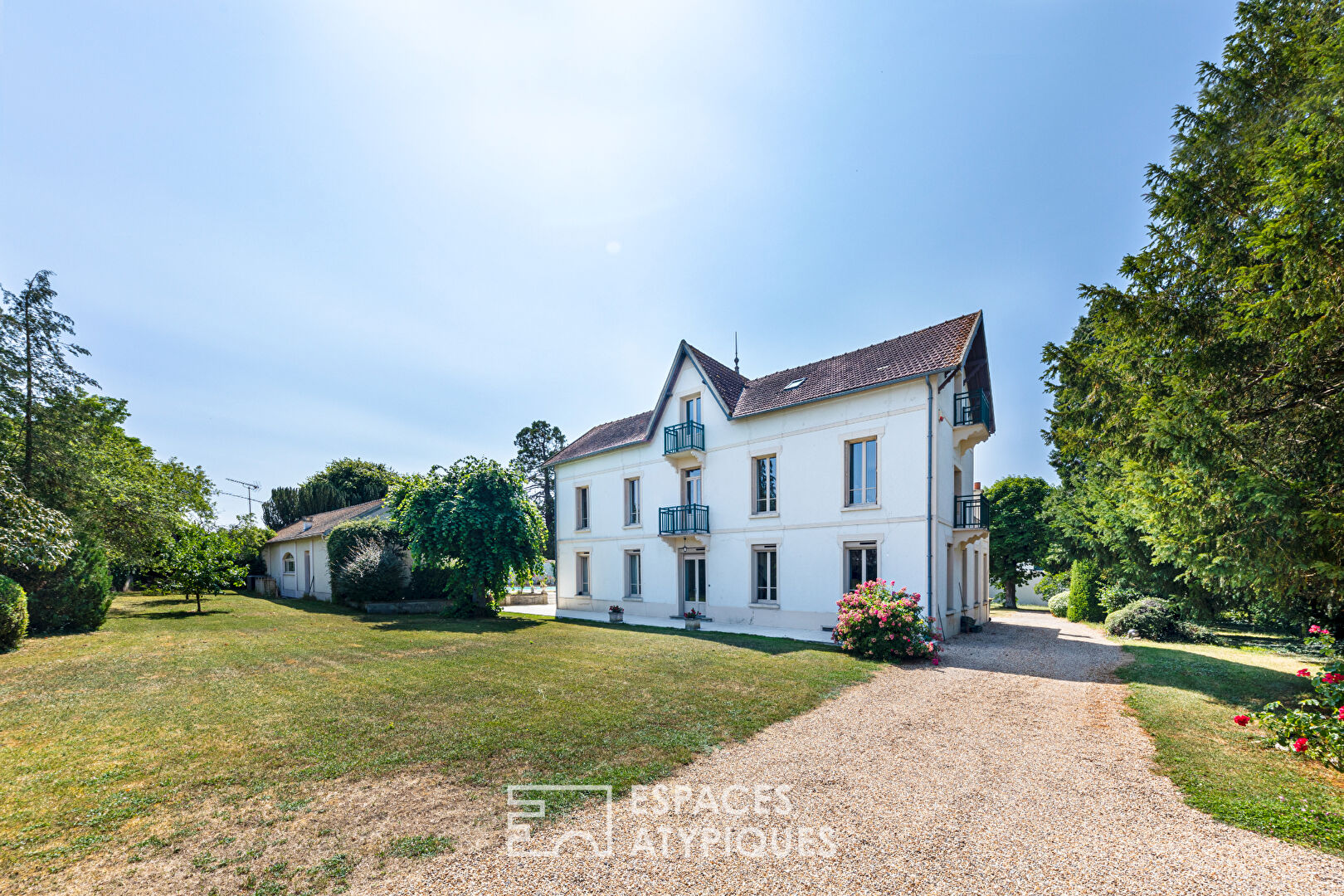 Demeure familiale dans un village calme de la région mantaise