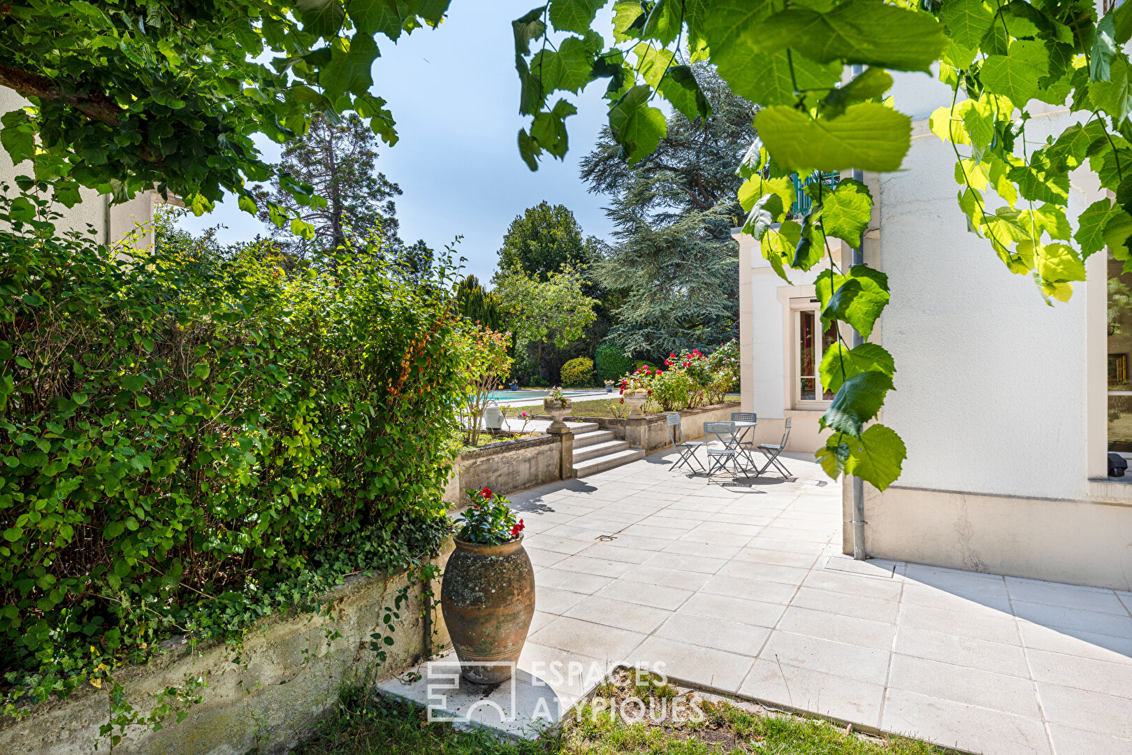 Family home in a quiet village in the Mantaise region