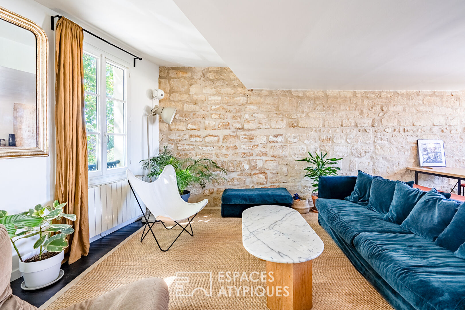 Duplex lumineux traversant aux beaux volumes