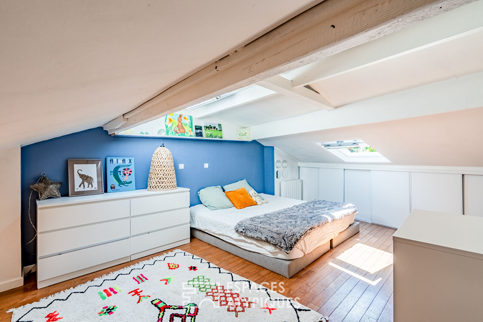 Bright duplex crossing with beautiful volumes