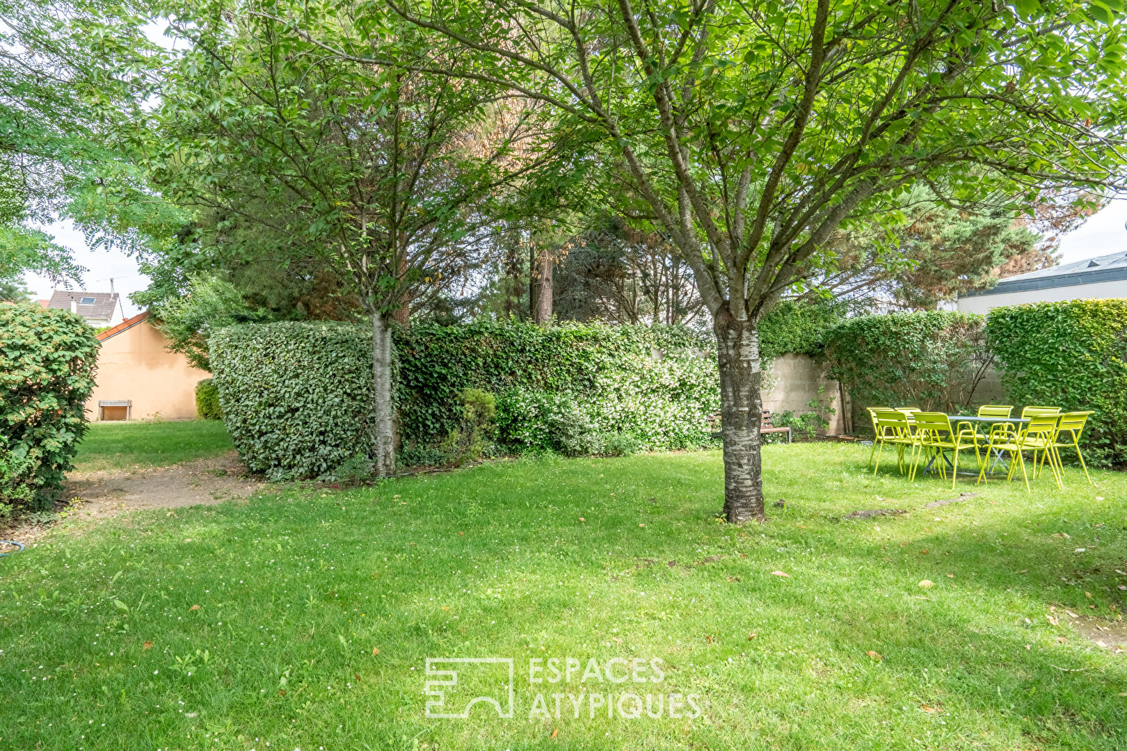 Appartement contemporain avec jardin partagé