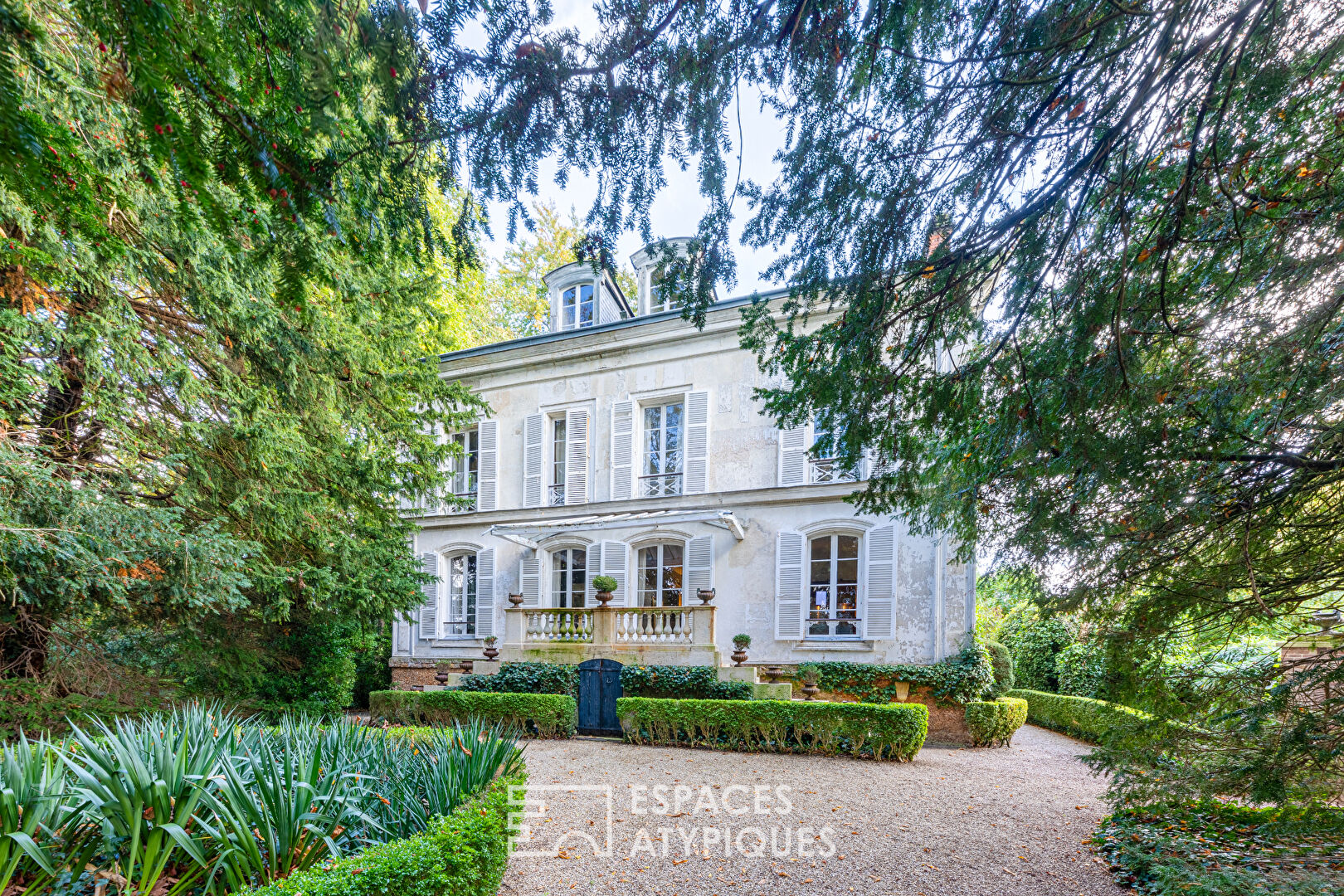 Exceptionnelle maison de maître du XIXe siècle proche Montfort l’Amaury