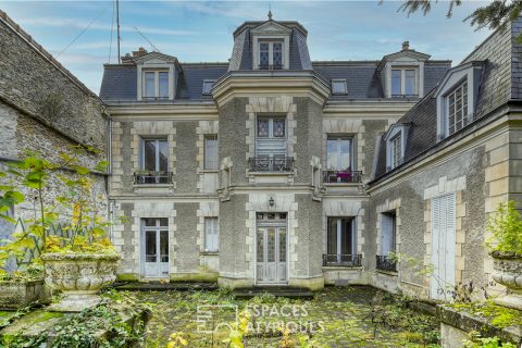 Exceptional residence to renovate in the hyper-center of Rambouillet