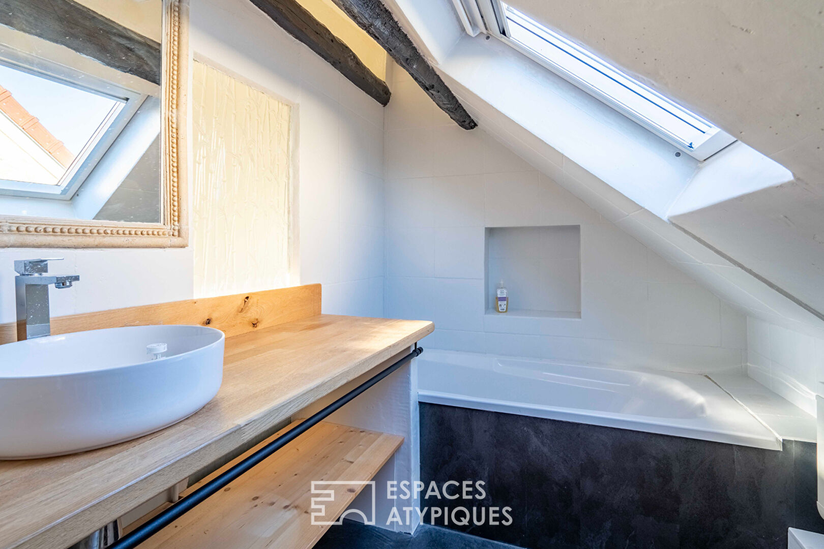 Town house in the heart of the village of Beynes