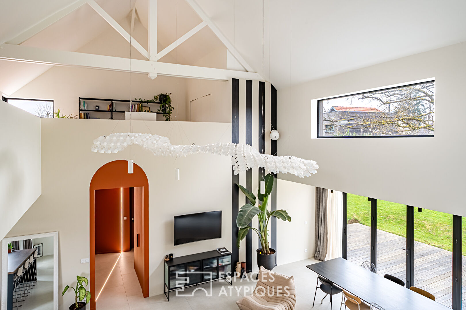 Elegant architect-designed timber-framed house in the heart of nature