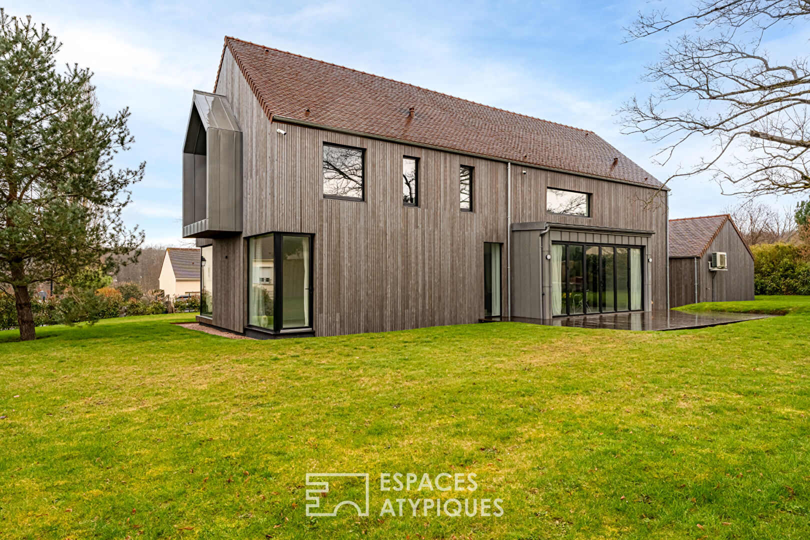 Elegant architect-designed timber-framed house in the heart of nature