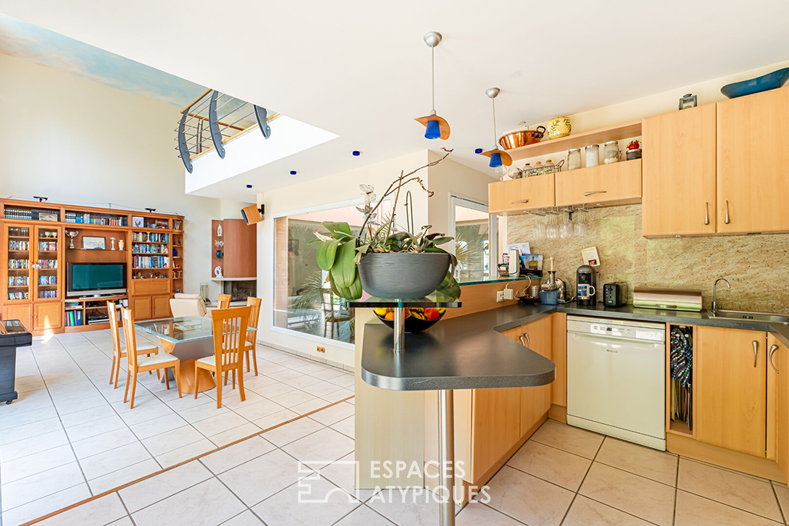 Maison d’architecte dans un cadre bucolique avec étang privé
