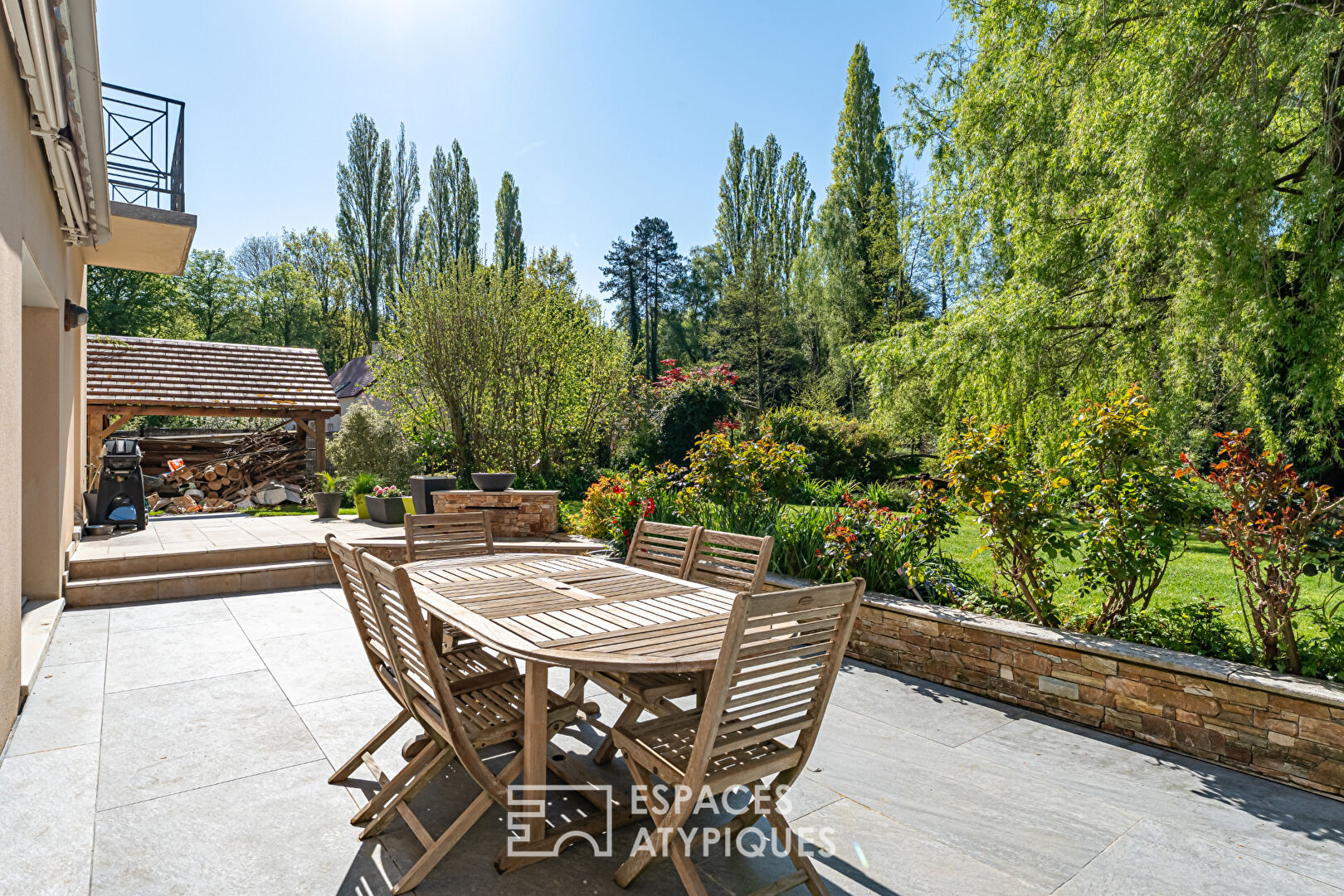 Maison d’architecte dans un cadre bucolique avec étang privé