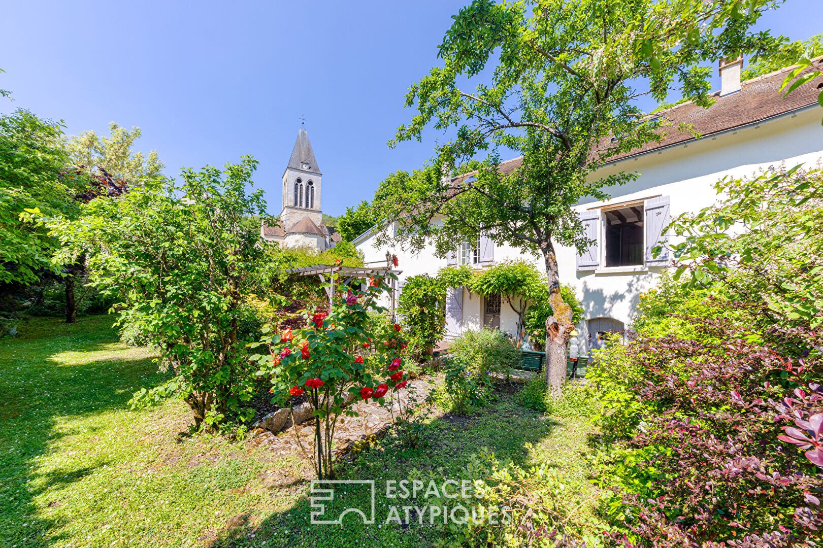 Charme en pierres et jardin secret au coeur du village historique de Mareil-sur-Mauldre