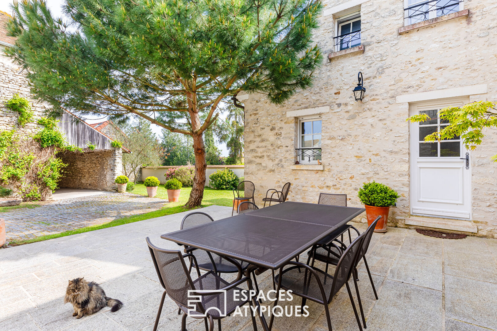 OFF MARKET! Fully renovated farmhouse in the Mantes area
