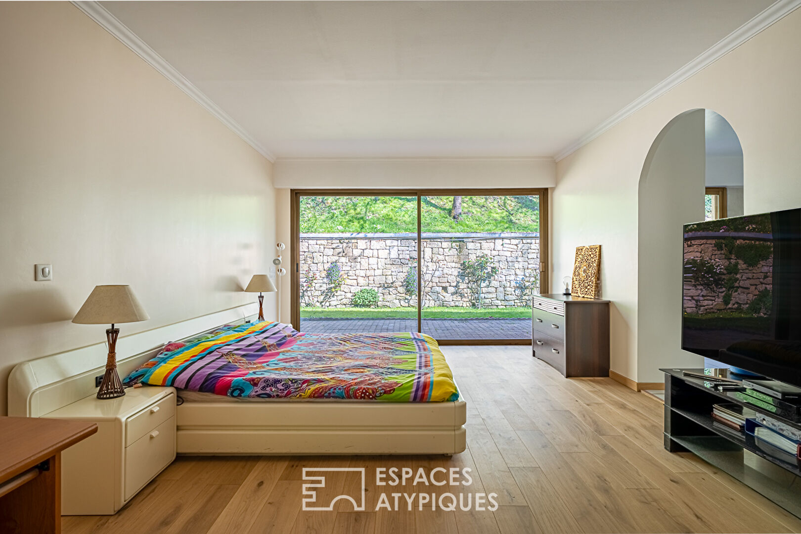 Multifaceted architect-designed house with open views, swimming pool and outbuildings